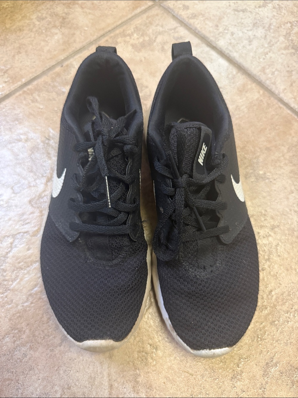 Nike Boys Roshe Golf shows